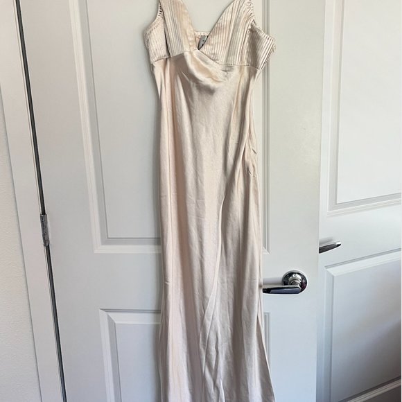 Hello Molly Midi Dress Old Town Rd Beige - Picture 3 of 3